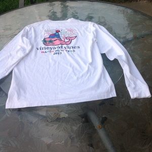 Vineyard vines white tee shirt size xs